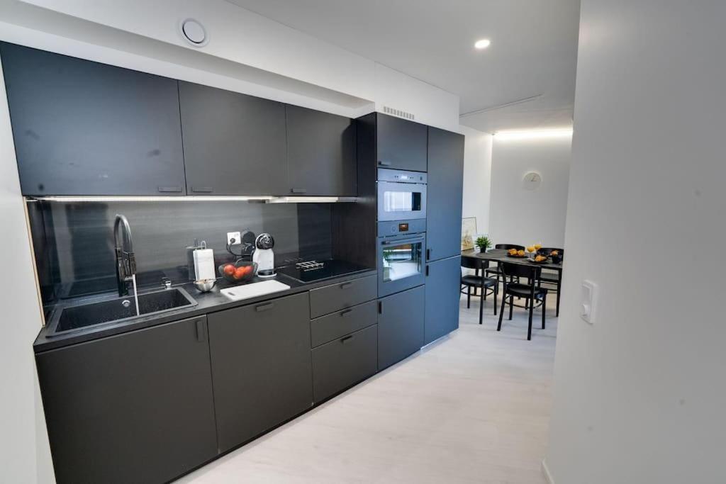 Location In Tampere! Modern Apartment, 2rooms, Kitchen And Balcony Appartement *
