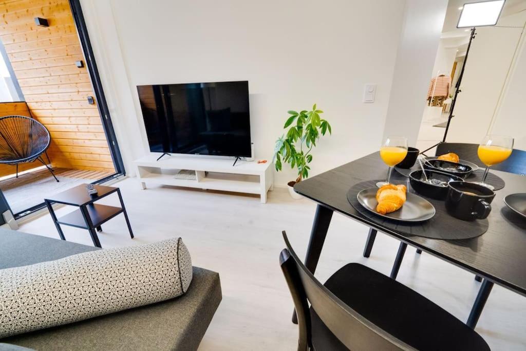 Location In Tampere! Modern Apartment, 2rooms, Kitchen And Balcony