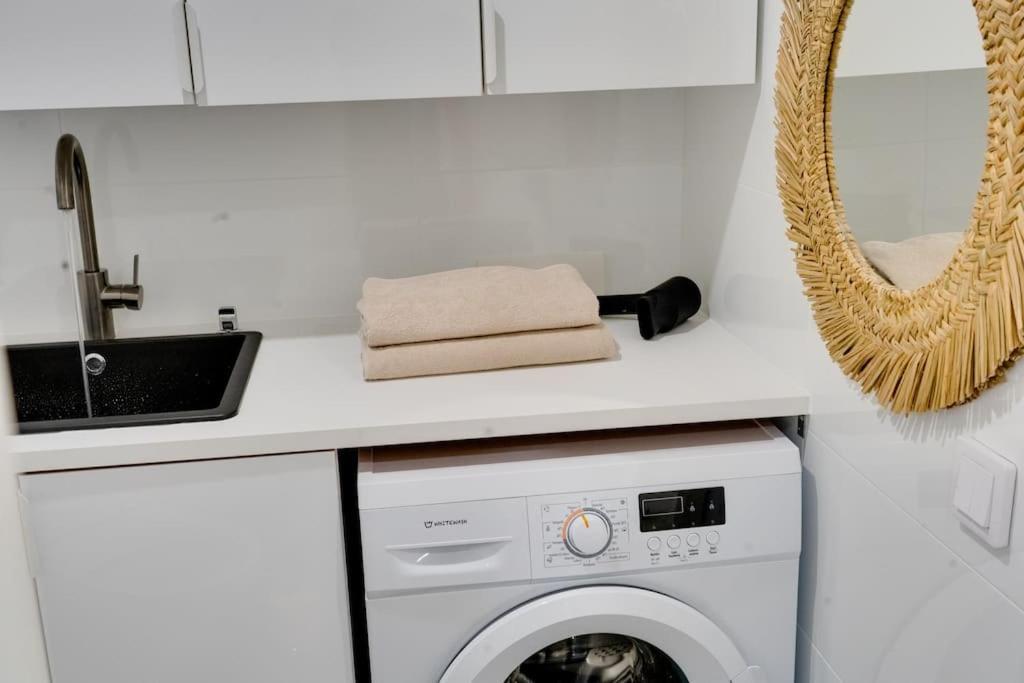 Location In Tampere! Modern Apartment, 2rooms, Kitchen And Balcony Appartement Tampere