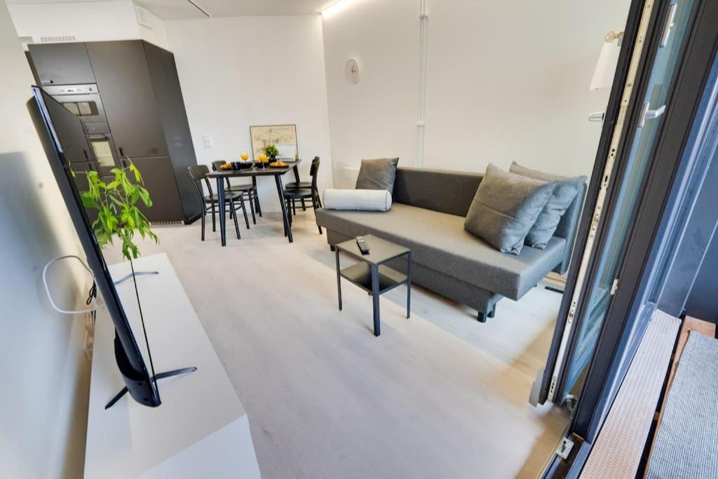 Location In Tampere! Modern Apartment, 2rooms, Kitchen And Balcony * Tampere