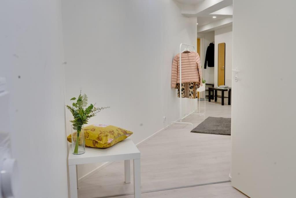 Location In Tampere! Modern Apartment, 2rooms, Kitchen And Balcony Appartement Tampere
