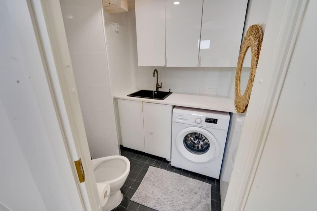 Location In Tampere! Modern Apartment, 2rooms, Kitchen And Balcony Tampere